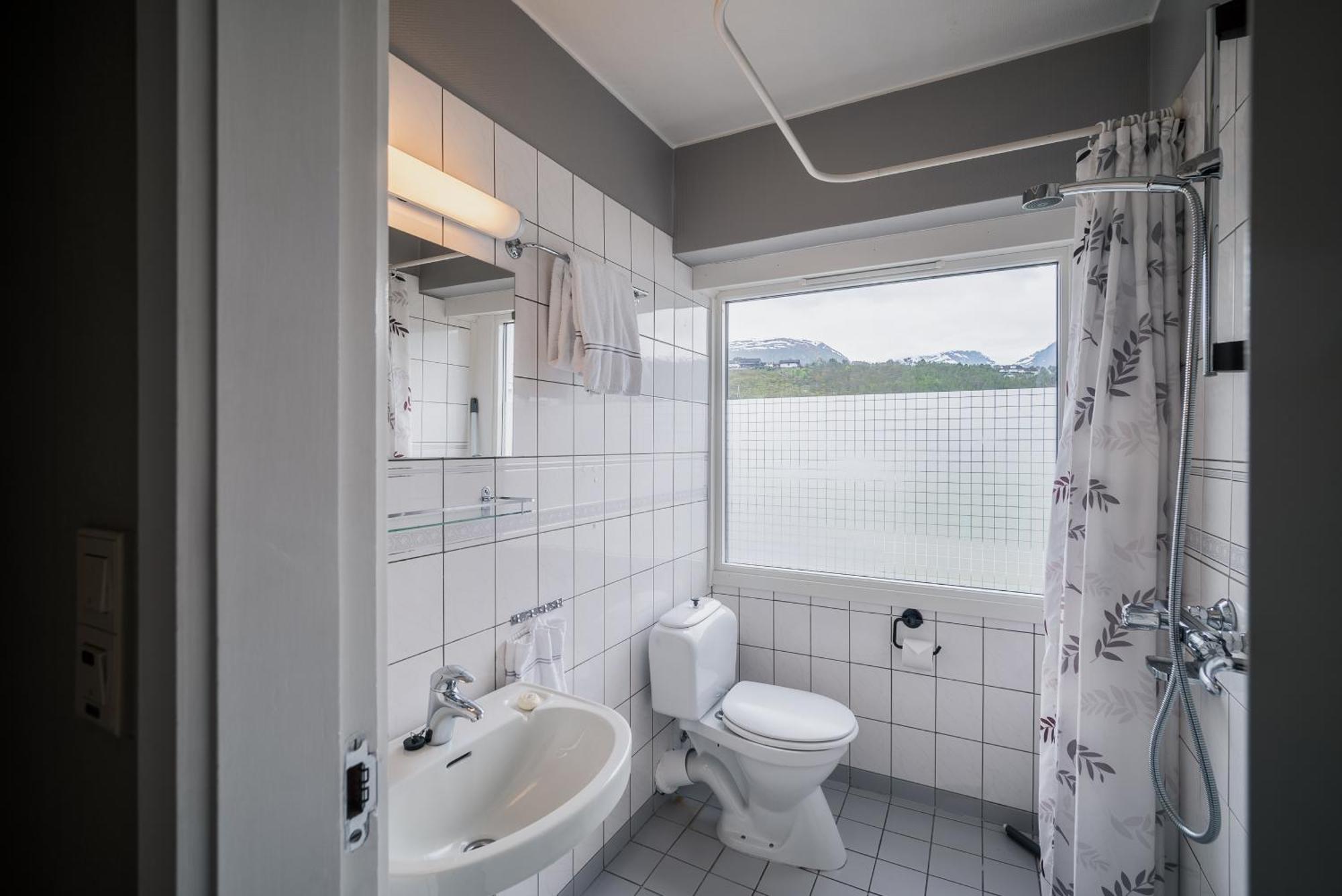 Gloppen Hotell - By Classic Norway Hotels Sandane Room photo
